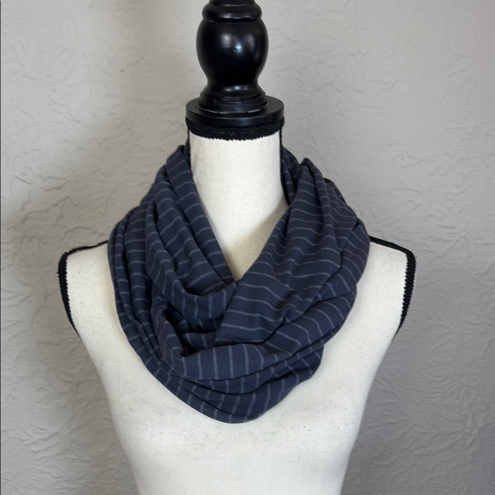FIG Voyage T-Shirt Knit Infinity Scarf